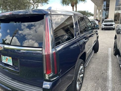 Used 2019 Cadillac Escalade Luxury image 7