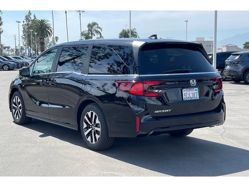 Used 2026 Honda Odyssey EX-L image 3
