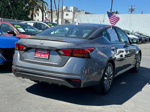 Used 2024 Nissan Altima 2.5 SV FWD image 8