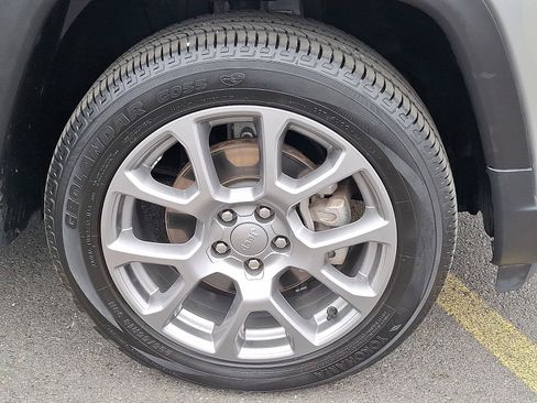 Used 2022 Jeep Compass Latitude image 9