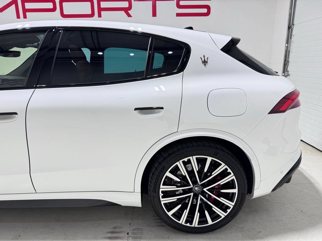 Used 2024 Maserati Grecale Trofeo AWD/4WD image 7