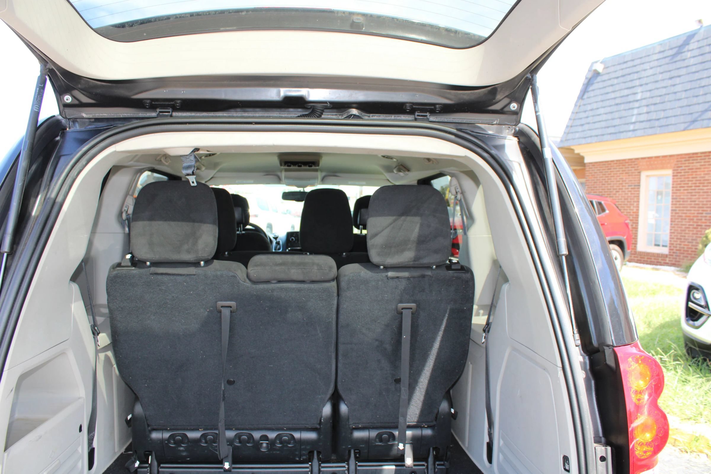 Used 2017 Dodge Grand Caravan SE w/ Power Window Group FWD image 19