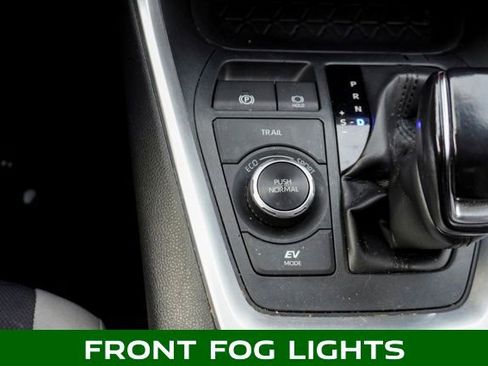 Used 2020 Toyota RAV4 XLE image 19