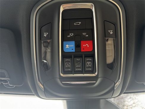 New 2026 Jeep Grand Cherokee Limited w/ Luxury Tech Group II image 52