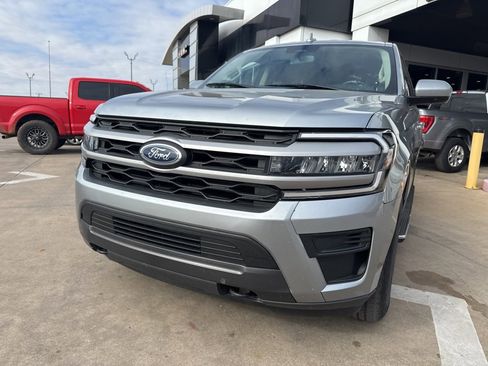 Used 2023 Ford Expedition Max XLT image 6