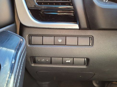 Used 2023 Nissan Rogue SL w/ SL Premium Package image 32