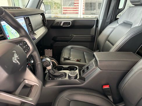 Used 2025 Ford Bronco Badlands AWD/4WD image 17
