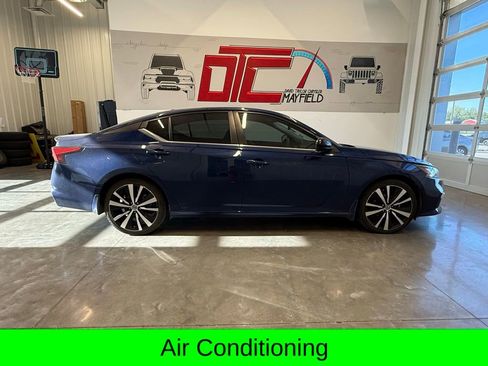 Used 2021 Nissan Altima 2.5 SR FWD image 3