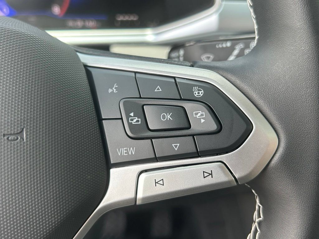 New 2026 Volkswagen Taos SE FWD image 21