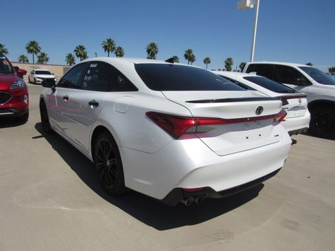 Used 2021 Toyota Avalon XSE w/ Carpet Mat Package (TMS) image 4