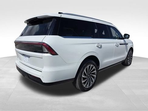 Certified 2025 Lincoln Navigator Black Label AWD/4WD image 3