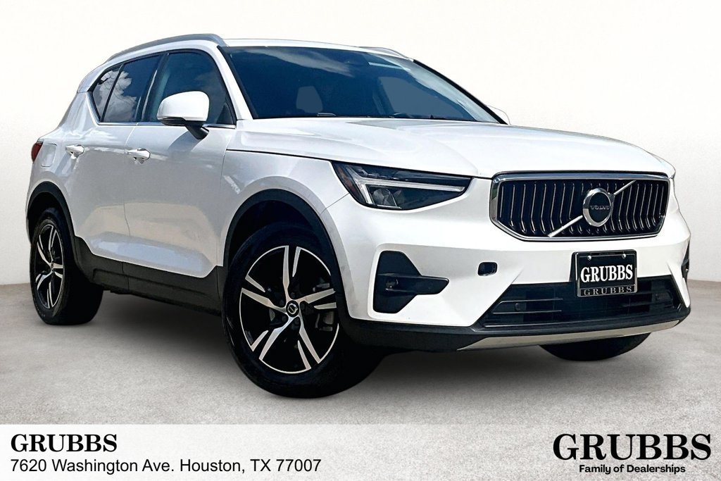 Used 2023 Volvo XC40 B5 Plus AWD/4WD image 1
