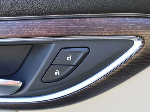 Used 2023 Buick Envision Avenir image 43