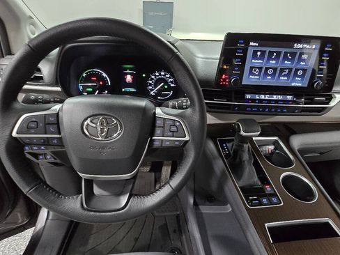 Used 2024 Toyota Sienna XLE w/ XLE Plus Package AWD/4WD image 26