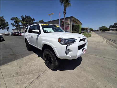 Used 2018 Toyota 4Runner SR5 AWD/4WD image 3