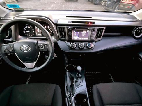 Used 2018 Toyota RAV4 LE image 13