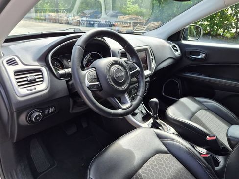 Used 2018 Jeep Compass Latitude w/ Popular Equipment Group AWD/4WD image 12
