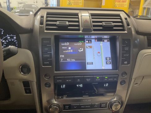Used 2014 Lexus GX 460 Luxury w/ Preferred Accessory Package image 17