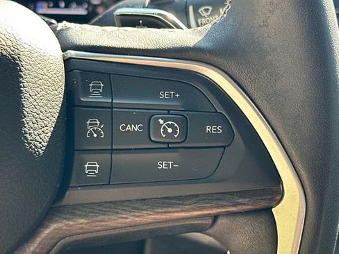 Used 2024 Jeep Grand Cherokee Limited AWD/4WD image 29