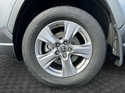 Used 2023 Toyota RAV4 XLE AWD/4WD image 16