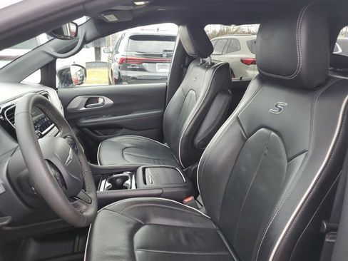 Used 2025 Chrysler Pacifica Limited FWD image 5