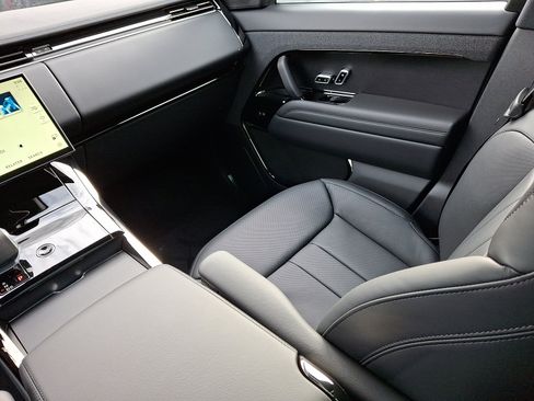 New 2025 Land Rover Range Rover Sport SE image 14
