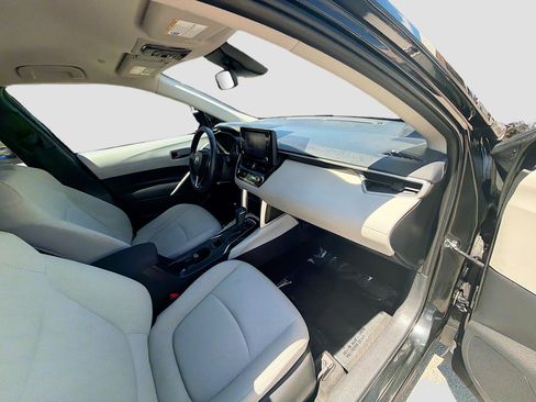 Used 2022 Toyota Corolla Cross LE image 32