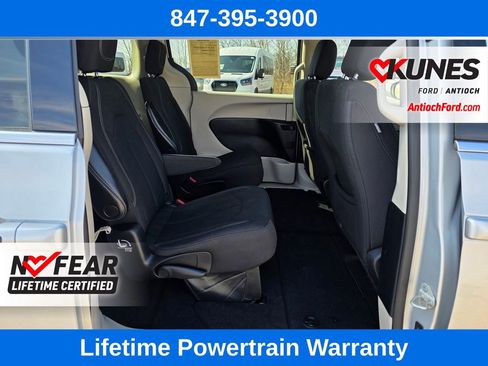 Used 2023 Chrysler Voyager LX image 28