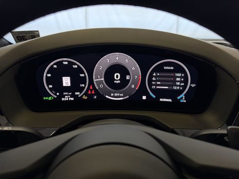 Used 2025 Porsche Panamera 4 image 21