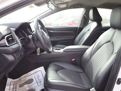 Used 2022 Toyota Camry SE image 13