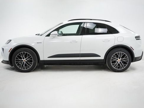 New 2026 Porsche Macan 4 Electric image 2