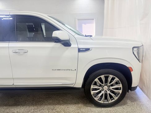 Certified 2021 GMC Yukon Denali w/ Denali Premium Package AWD/4WD image 8