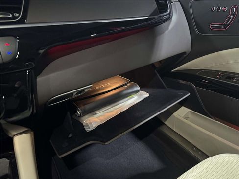 Used 2016 Kia K900 Luxury image 35