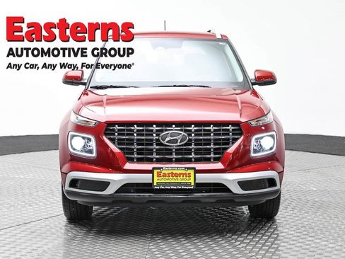 Used 2024 Hyundai Venue Limited FWD image 2