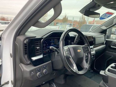 Used 2024 Chevrolet Silverado 3500 LT image 10