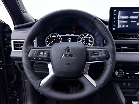 New 2026 Mitsubishi Outlander LE FWD image 21
