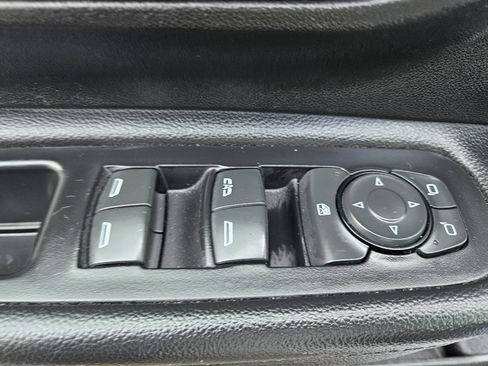 Used 2024 GMC Terrain SLT image 21