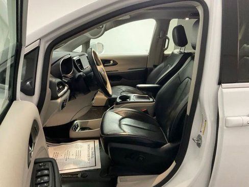 Used 2020 Chrysler Pacifica Limited FWD image 12