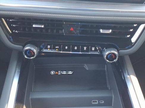 New 2026 Chevrolet Suburban Premier image 18