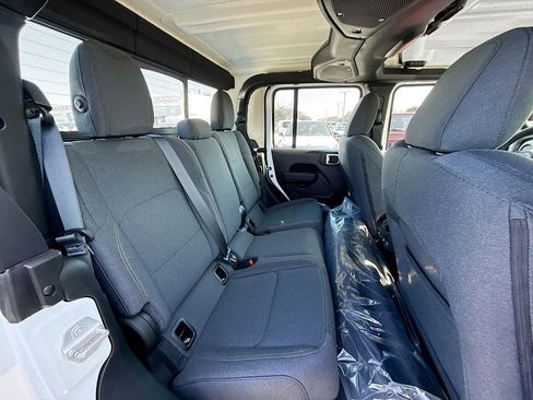 New 2026 Jeep Gladiator Sport image 30