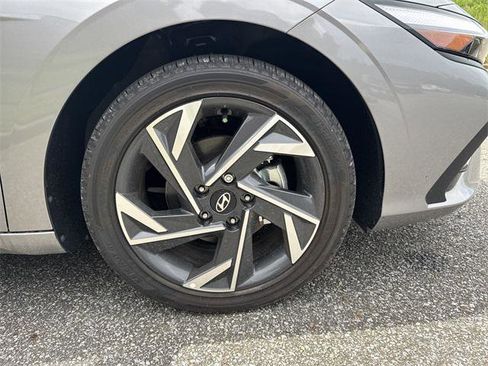 New 2025 Hyundai Elantra SEL image 12