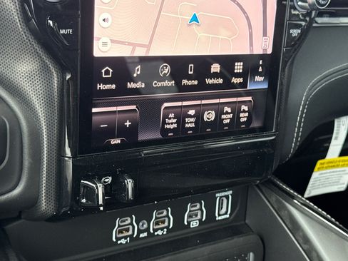 New 2026 RAM 3500 Limited AWD/4WD image 19