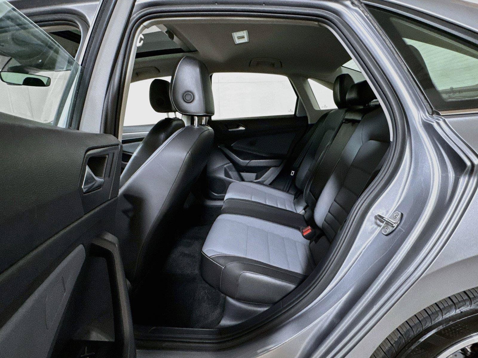 Used 2025 Volkswagen Jetta SE FWD image 22