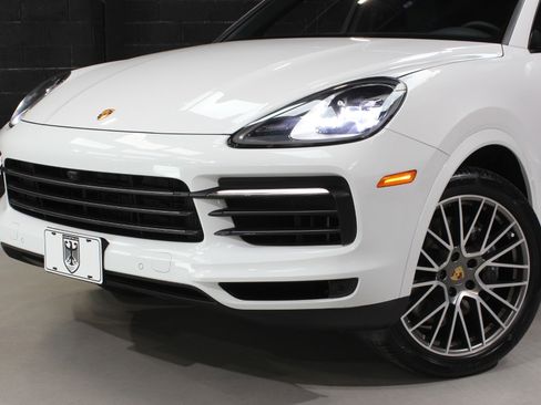 Used 2022 Porsche Cayenne Platinum Edition image 5