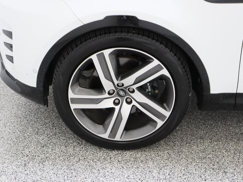 Used 2023 Land Rover Discovery Metropolitan Edition AWD/4WD image 11