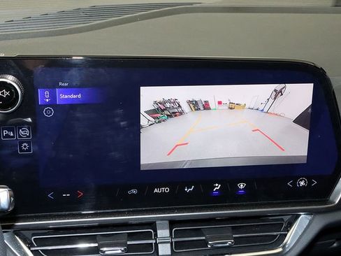 Used 2025 Chevrolet Equinox EV LT image 21