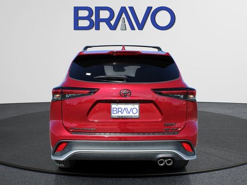 Used 2025 Toyota Highlander XSE image 6