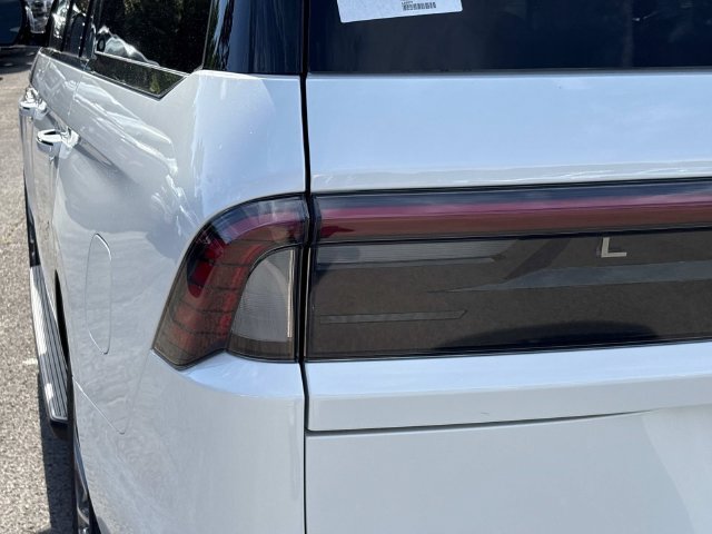 New 2026 Lincoln Navigator Premiere AWD/4WD image 11