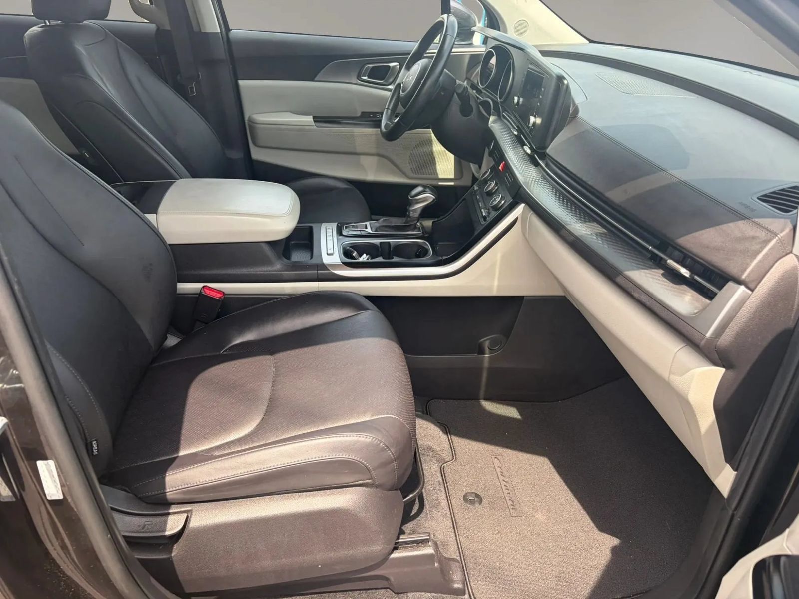 Used 2022 Kia Carnival LX FWD image 33