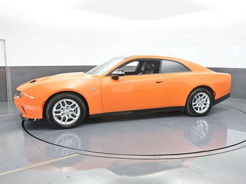 Used 2025 Dodge Charger R/T w/ Sun & Sound Package image 2